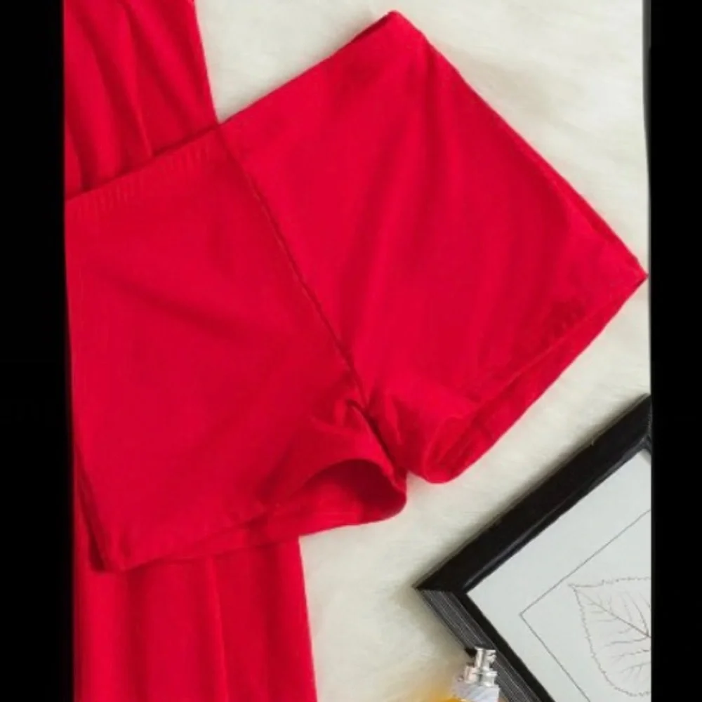 🌺🌺🏊🏻‍♀️Red Tankini with Gold Strip Embellishment🏊🏻‍♀️🌺🌺Boutique New🌺 - Picture 5 of 6
